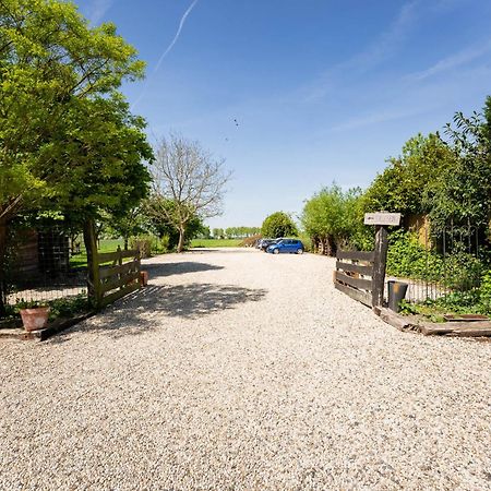 Herberg De Lingehoeve Oosterwijk Bagian luar foto